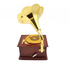 (Ready Stock) Amazthing Gramophone Shaped Music Box/Kotak Musik(White, Brown) Birthday Gift Home Decoration 留声机音乐盒