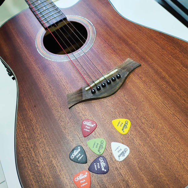 (Ready Stock) Alice 1pc ABS Guitar/Ukulele Pick Plectrum Various Colors 6 Thickness 0.58/0.71/0.81/0.96/1.20/1.50mm 吉他拨片